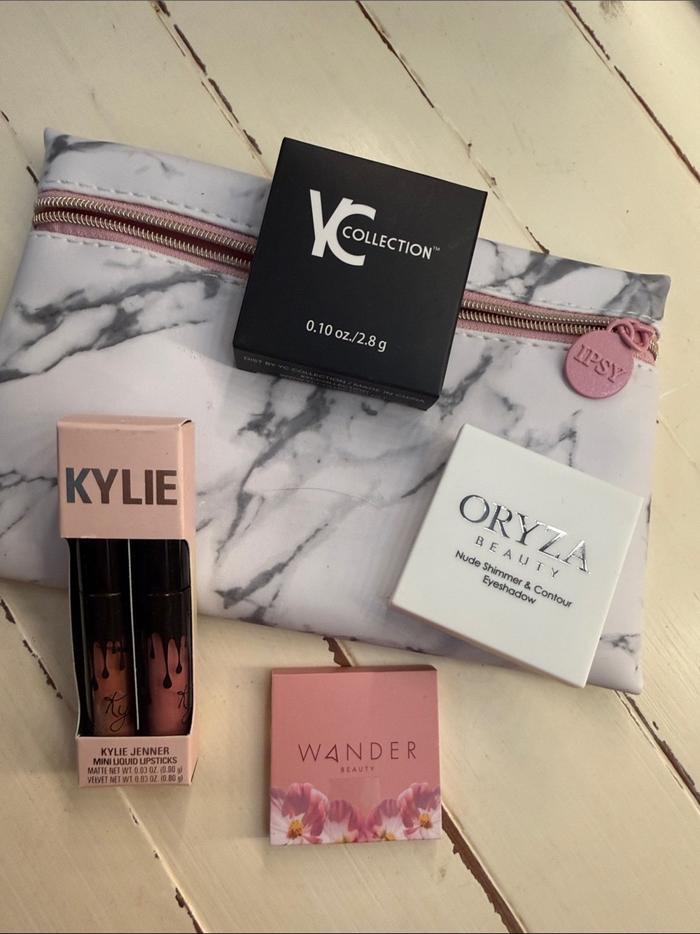 IC COLLECTION Eyeshadow Cube with Soft Pink & Marble Case Accents